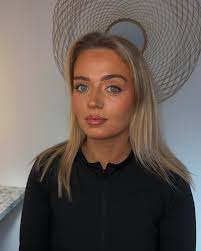 😍😍😍😍😍Chloe Fullerton Lots of extra time for lessons now🥳 1 look: £40  2: £65 3: £90 Message me to book or for any info💕💕 Zara Brannigan