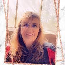 Deborah Vedder's Instagram, Twitter & Facebook