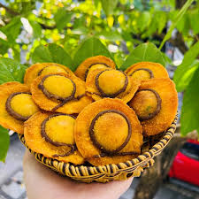 BÁNH NÓN BÌNH VINH - 62K/10C 230GR Sản phẩm có hình dáng chiếc nón xinh  xắn, ngộ nghĩnh của các cô bé, vỏ bánh giòn, cùng với phần nhân trong là sự
