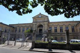 Le recours a un avocat n'est pas obligatoire. Le Palais De Justice D Agen Cour D Appel D Agen