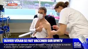 Publié le 22/03/2021 à 15:43. Cette Image D Olivier Veran Qui Fait Tomber La Chemise Pour Se Faire Vacciner Affole Completement Les Internautes Gq France