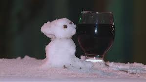 O boneco de neve, um dos símbolos do natal, é proveniente da neve existente no hemisfério norte, lugar que exige das pessoas uma convivência maior dentro das casas, e o clima mesmo em países tropicais como o brasil, o boneco de neve se transformou em peça de decoração de árvore de natal. Bonecos De Neve Do Brasil Viralizam Veja Memes Natureza G1