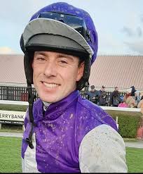 James and O'Neill in neck and neck battle