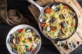 Spaghetti Vongole Die Pasta Fur Den Meeresfruchte Liebhaber Venusmuscheln Chili Olivenol Weisswein Un Lebensmittel Essen Meeresfruchte Internationale Kuche