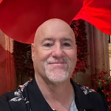 Why do Vegas locals who live by themselves sleep in the living room?