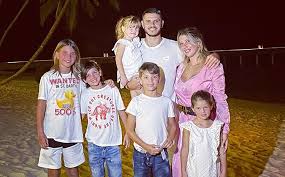 Throwback to when icardi pulled off the biggest snake move ever on maxi lopez. Wanda Nara Reveals That Maxi Lopez S Children Call Mauro Icardi Dad World Today News