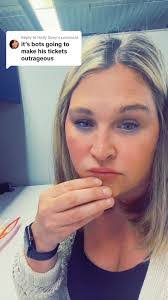 Holly Seay's Instagram, Twitter & Facebook