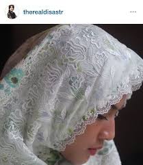 Gambar wanita berhijab tampak dari samping wanita cantik buat quotes. Https Celebrity Okezone Com Read 2016 04 14 33 1362409 Ciee Dian Sastro Dinilai Cantik Saat Berhijab