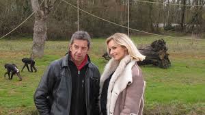 Dans le dernier numéro des pouvoirs extraordinaires du corps humain, diffusé sur france se prêtant au jeu, adriana karembeu et michel cymes ont tous deux accepté de s'épancher sur leur routine beauté. Adriana Karembeu Et Michel Cymes A La Vallee Des Singes De Romagne