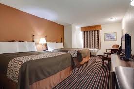 With the ability to sleep up to 12 guests under the same roof, our two bedroom cabins in pigeon forge and gatlinburg are ideal for families and groups looking to spend a few peaceful days together in the smoky mountains. Mountain Vista Suites Pigeon Forge Tn Hotel Near The Great Smoky Mountains
