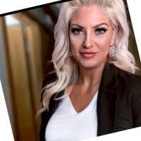 Traci Cupp's Instagram, Twitter & Facebook