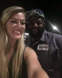 Woman helps stranded driver with gas and kindness