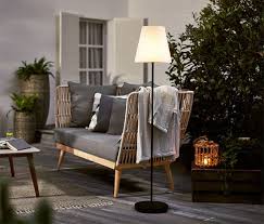 99 95 Auch In Der Abenddammerung Oder Nach Sonnenuntergang Kann Man Im Sommerlichen Garten Auf Dem Balkon Oder Auf Der Terrasse N Outdoor Sofa Led Outdoor