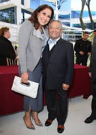 Armando manzanero canché es un cantante y compositor mexicano, famoso por sus boleros. Laura Elena Villa Wiki Armando Manzanero S Wife Age Kids Biography More
