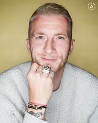 Hands are heavy 💍