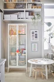 Ikea 2021 Nouveau Catalogue Les Premieres Photos Des Chambres D Enfants Sont La Planete Deco A Homes World Armoire Avec Portes Vitrees Glass Door Ikea