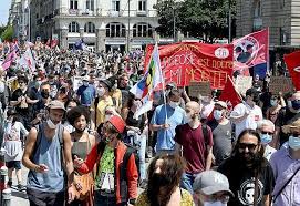 Jugée antisémite, une pancarte photographiée lors de la manifestation contre le pass sanitaire à metz (moselle) fait polémique. Opjvk11amwskvm