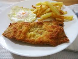 Escalope De Ternera Empanado Con Patatas Y Huevo Plato Combinado Ternera Empanada Escalopes De Ternera Platos Combinados