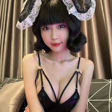 ALMIRAA68 Nude & Free Live Sex Cam from Stripchat