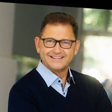 Ich habe einen neuen Job und arbeite jetzt als Business Analyst bei…