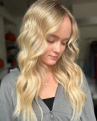 𝖠𝗆𝖺𝗇𝖽𝖺 𝖧𝖾𝗅𝗍𝗈𝗇 ✌︎ NWO STYLIST