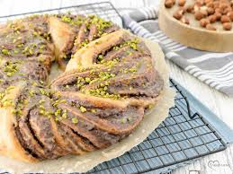 Schneller Nusskranz Ohne Hefe So Saftig So Fluffig So Lecker Nussig Dinkelliebe Backblog Foodblog Genussblog In 2020 Nusskranz Lecker Lebensmittel Essen