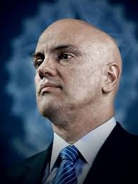 🇺🇸Darrell “Plant” Thomas, dono de uma popular lavagem de carros em East  #Detroit, deixou uma última surpresa marcante para sua comunidade: fez  chover dinheiro de um helicóptero durante seu próprio funeral, realizado