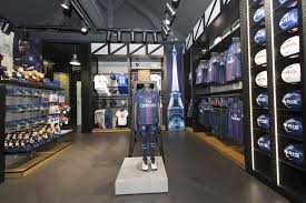 Fort de plus 35 000 abonnés chaque saison, le parc des princes est un stade résolument dédié au football. Quelle Strategie Retail Pour Le Paris Saint