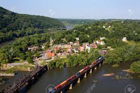 We did not find results for: Ein Zug Rollt Uber Den Shenandoah River In Einer Luftaufnahme Der Stadt Harpers Ferry West Virginia Die Harpers Ferry National Historical Park Zwischen Dem Potomac River Und Dem Shenandoah River Umfasst Lizenzfreie