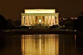 Lincoln Memorial Washington D C Favorite D C Attraction Even More Amazing At Night Memorial Statues Lincoln Memorial Cheap Date Ideas