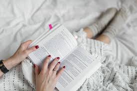 No es necesario ser socio. Hd Wallpaper Soft Photo Of Woman On The Bed With The Book And Cup Of Coffee In Hands Wallpaper Flare