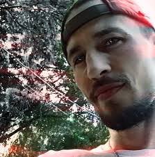 Dustin Hullinger's Instagram, Twitter & Facebook