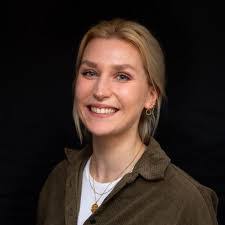 Theresa Wunderlich's Instagram, Twitter & Facebook