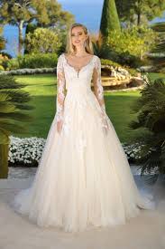 Welche wirkung dieser schnitt hat, verrate ich euch im video. Brautkleid A Linie Mit Spitze