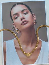 Collier chaîne cubaine J&D en acier inoxydable plaqué or 18 carats avec  pendentif rond côtelé en zircon blanc, chaîne de montre de 45 cm|  Alibaba.com