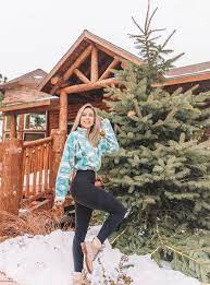 Cabin Pic Cabin Outfit Winter Photoshoot Cabin Trip Outfit