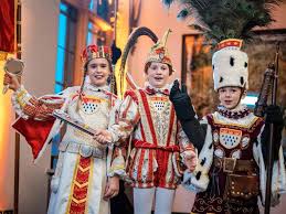 Karneval mit vielen menschen auf engem raum und alkohol sei derzeit schwer vorstellbar. Proklamation Des Kolner Dreigestirns 2021 Vollkommen Anders Als Normal