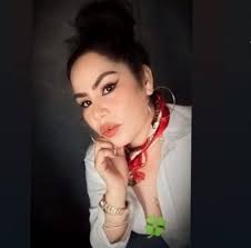 Estúpida, mi pelo idiota