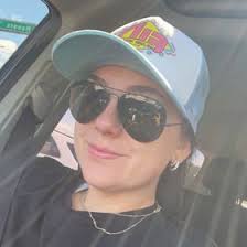 Mackenzie Burnett (Mackenzieerobs)