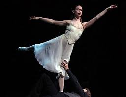 Sin da piccola ha coltivato con determinazione il suo sogno di diventare ballerina e, una volta realizzato, non ha rinunciato all'amore e alla famiglia. Eleonora Abbagnato Domani Sera Al Paestum Festival Con Gala Di Danza Cilento Notizie