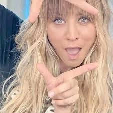 jennifer aniston OR Kaley Cuoco