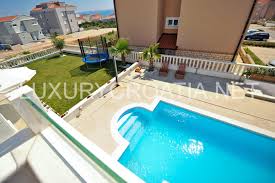 Parking is free as is the use of grill. Villa For Rent In Novalja Near Zrce Beach Luxurycroatia Net