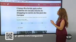 Criança fica ferida após sofrer acidente em escada rolante de shopping em São José