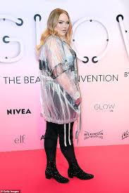 I thought her last name was tutorials. Youtuber Nikkie Tutorials Reveals She S Transgender Daily Mail Online