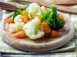 Sajian salad ini tidak hanya mneyehatkan dan mudah untuk membuatnya. Makanlah 6 Sayuran Ini Sebagai Teman Diet Penurunan Berat Badan