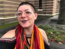 My name is Baron, I recently movement from California. I am 35 years old  Black/African American. I use to live with women in Los Angeles so I am a  neat freak, but,