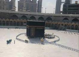 منظر الحرم هاشتاج يبث فيه النشطاء أحزانهم على خلو المسجد الحرام من زو اره جدل حول قرار الإغلاق هل هو صد عن سبيل الله أم حفاظ على الأنفس وعدم الإلقاء بها إلى التهلكة