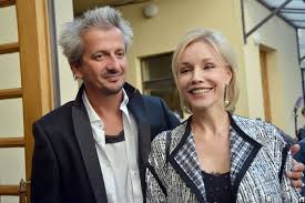 Зудина едва не разрыдалась после вопросов о табакове. Konstantin Bogomolov I Marina Zudina Sotrudnichayut Ramka Teleseriala Soderzhanki