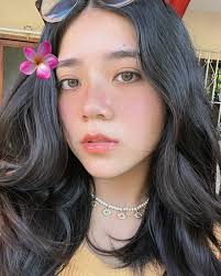 Más bien son tus ojitos bonitos que no quieres esconder mujer bonita