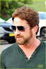 Gerard Butler Shows His Barefoot Confidence at Sydney Bondi Beach Lunch!:  Photo 3083743